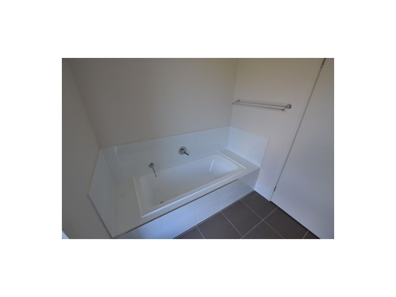2 Kirra Court, Eli Waters QLD 4655
