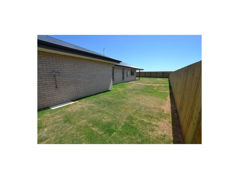 2 Kirra Court, Eli Waters QLD 4655