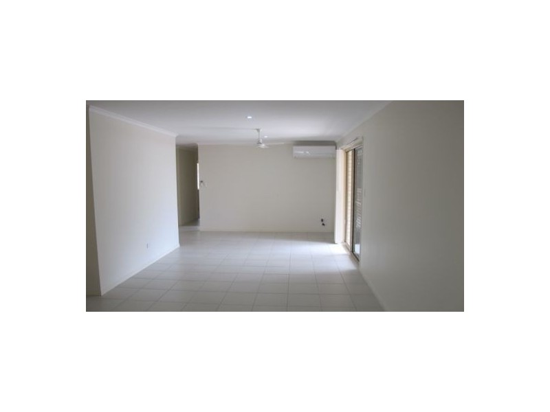 17 Crystal Court, Urangan QLD 4655