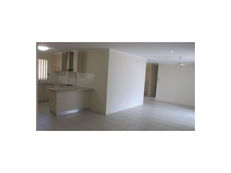 17 Crystal Court, Urangan QLD 4655