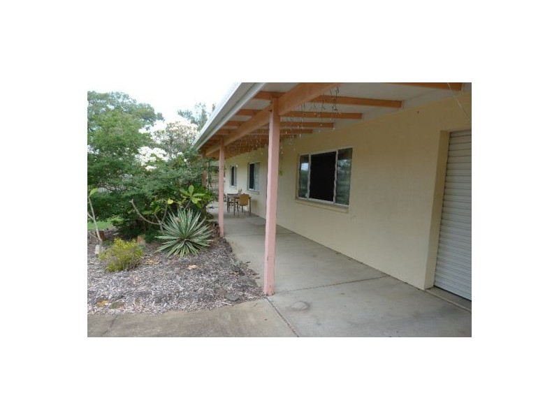 2/31  Honeysuckle Avenue, Kawungan QLD 4655