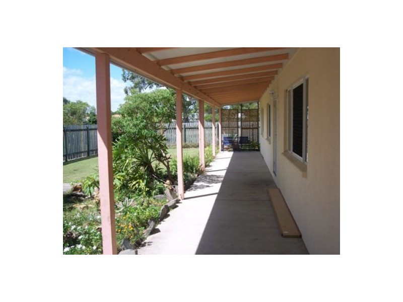 2/31  Honeysuckle Avenue, Kawungan QLD 4655