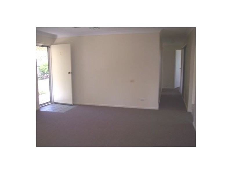2/31  Honeysuckle Avenue, Kawungan QLD 4655