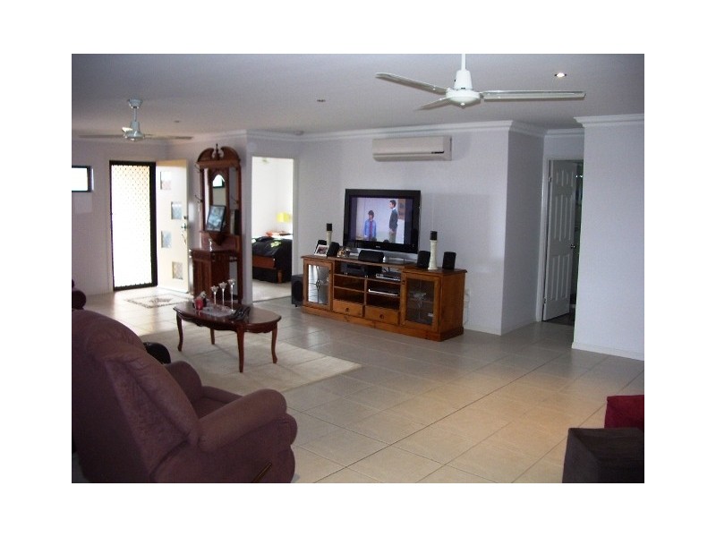 1/1 Daintree Drive, Torquay QLD 4655