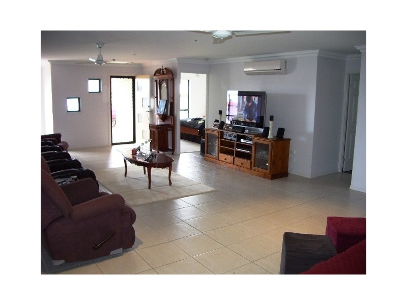 1/1 Daintree Drive, Torquay QLD 4655