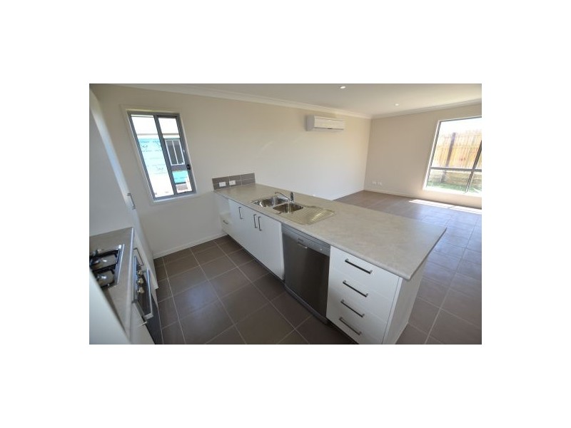 1 Byrnes Court, Eli Waters QLD 4655