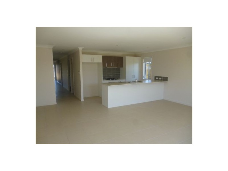 4 Kirra Court, Eli Waters QLD 4655