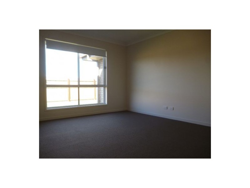 4 Kirra Court, Eli Waters QLD 4655