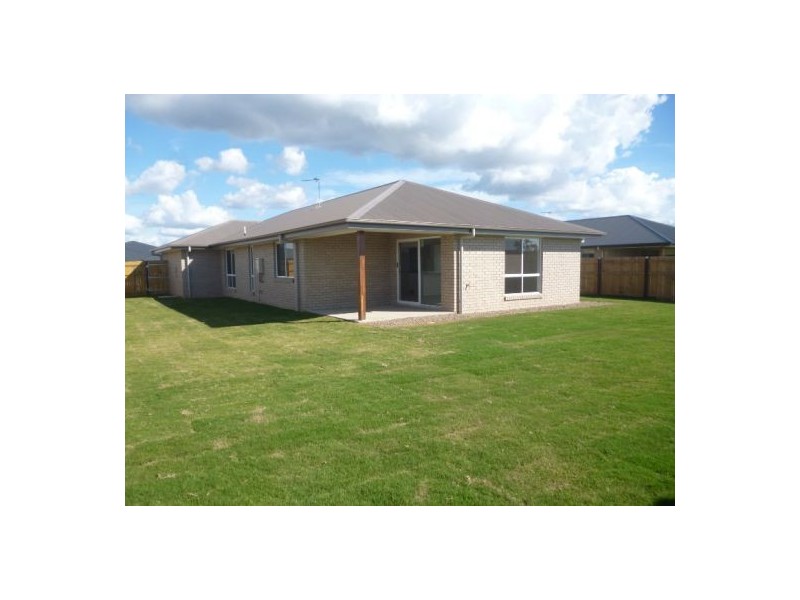 4 Kirra Court, Eli Waters QLD 4655