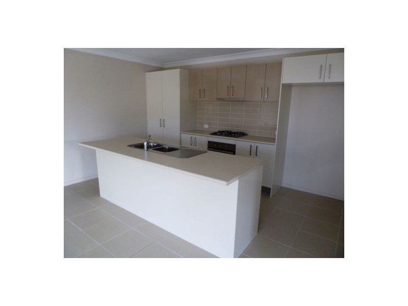 43 Bounty Circuit, Eli Waters QLD 4655