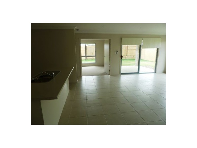 43 Bounty Circuit, Eli Waters QLD 4655