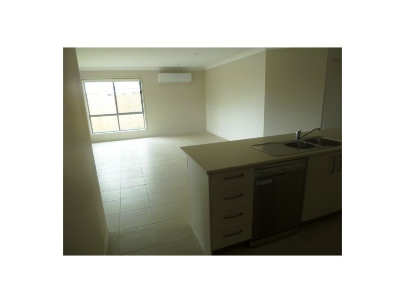43 Bounty Circuit, Eli Waters QLD 4655