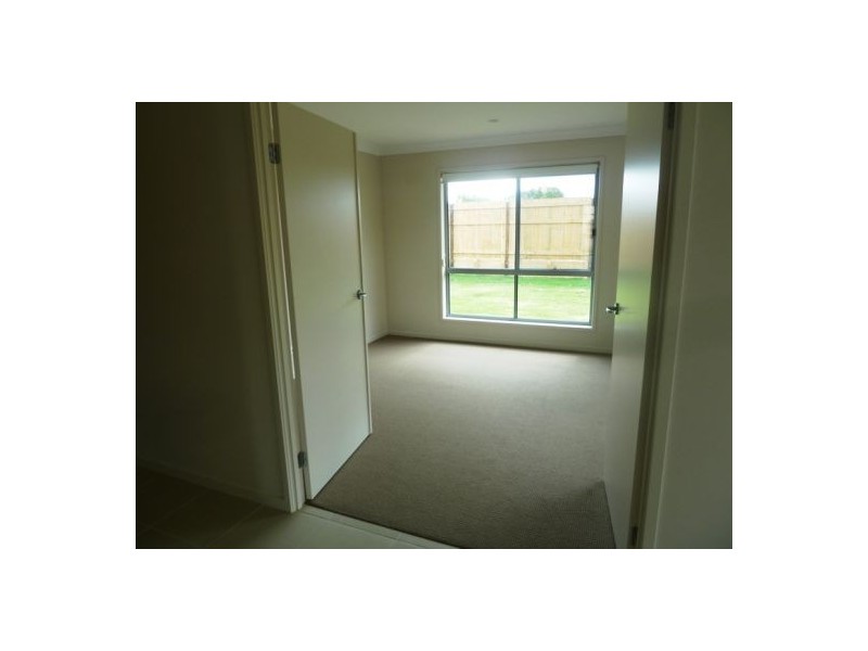 43 Bounty Circuit, Eli Waters QLD 4655