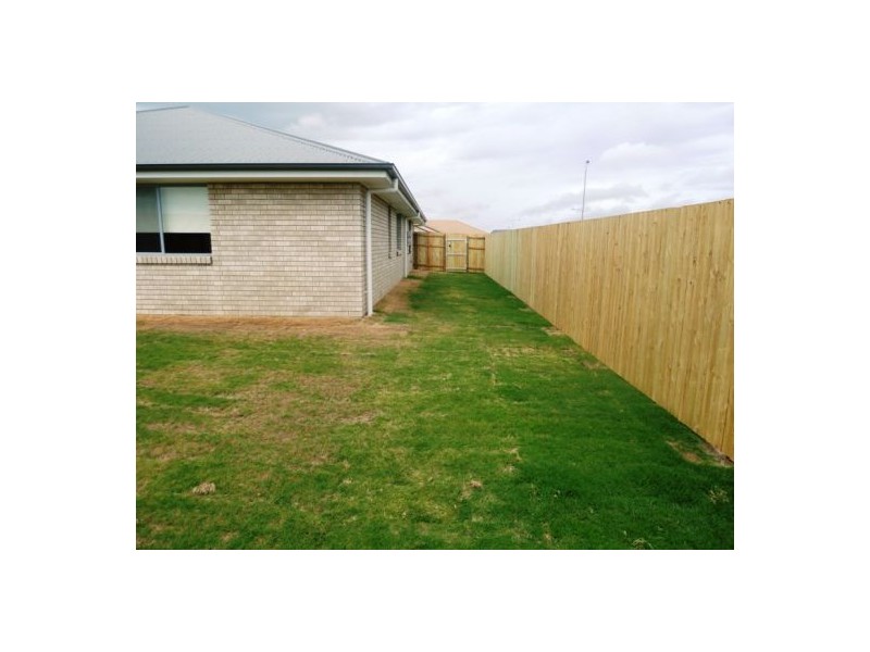 43 Bounty Circuit, Eli Waters QLD 4655