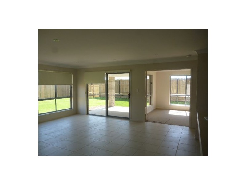25 Bounty, Eli Waters QLD 4655