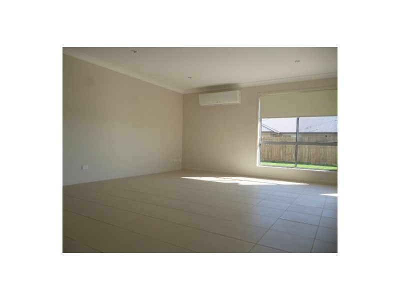 25 Bounty, Eli Waters QLD 4655