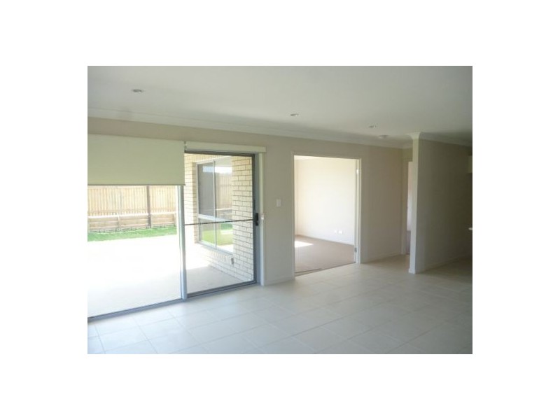 25 Bounty, Eli Waters QLD 4655