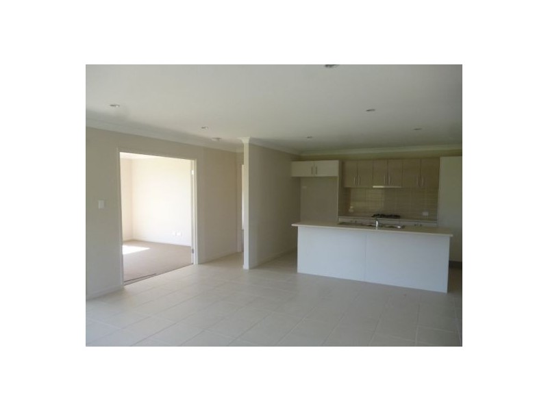 25 Bounty, Eli Waters QLD 4655