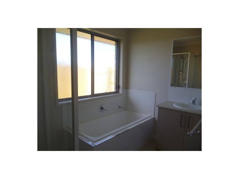 25 Bounty, Eli Waters QLD 4655
