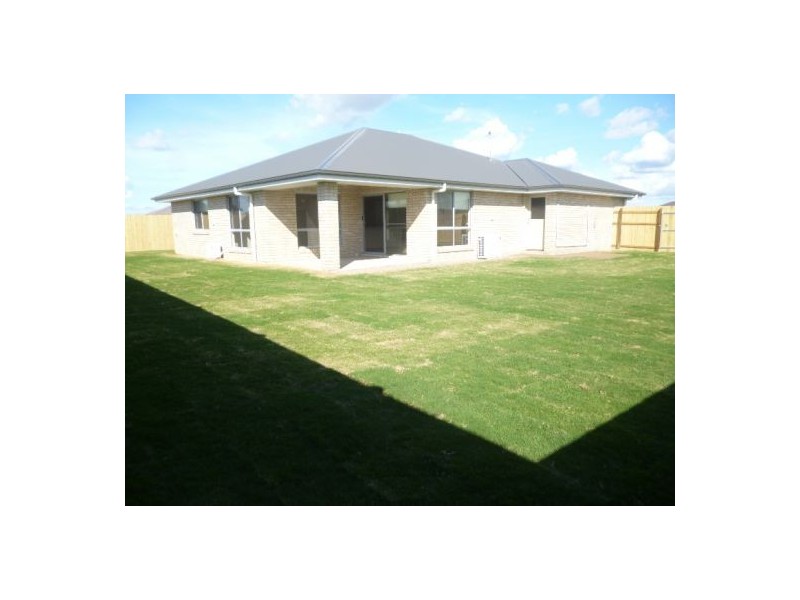 25 Bounty, Eli Waters QLD 4655