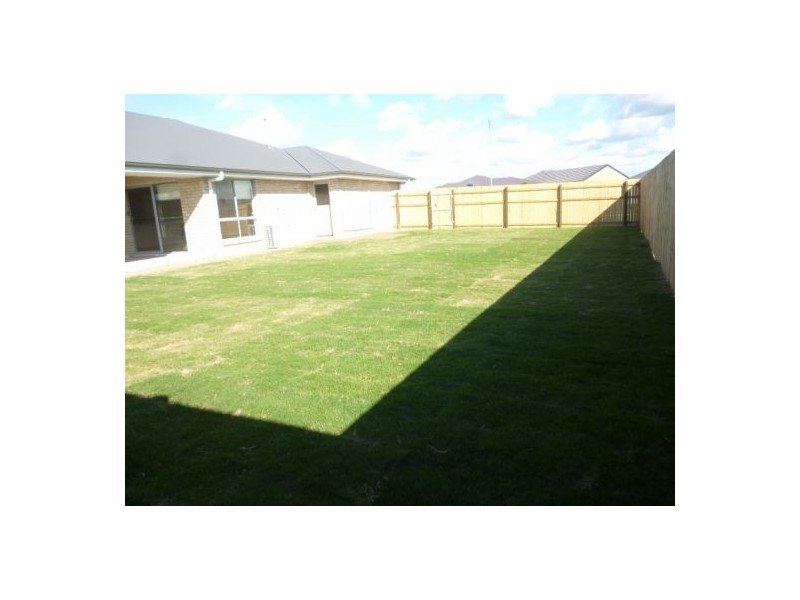 25 Bounty, Eli Waters QLD 4655