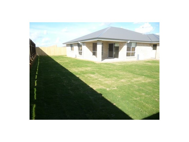 25 Bounty, Eli Waters QLD 4655