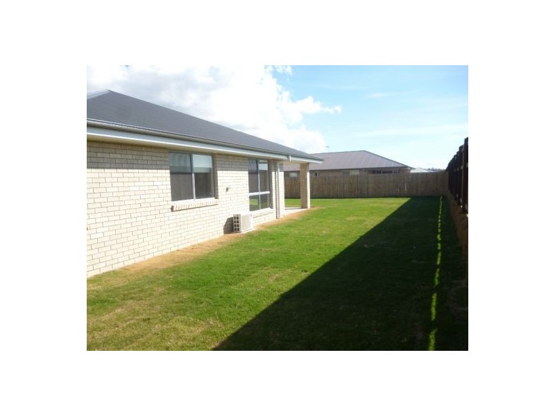 25 Bounty, Eli Waters QLD 4655