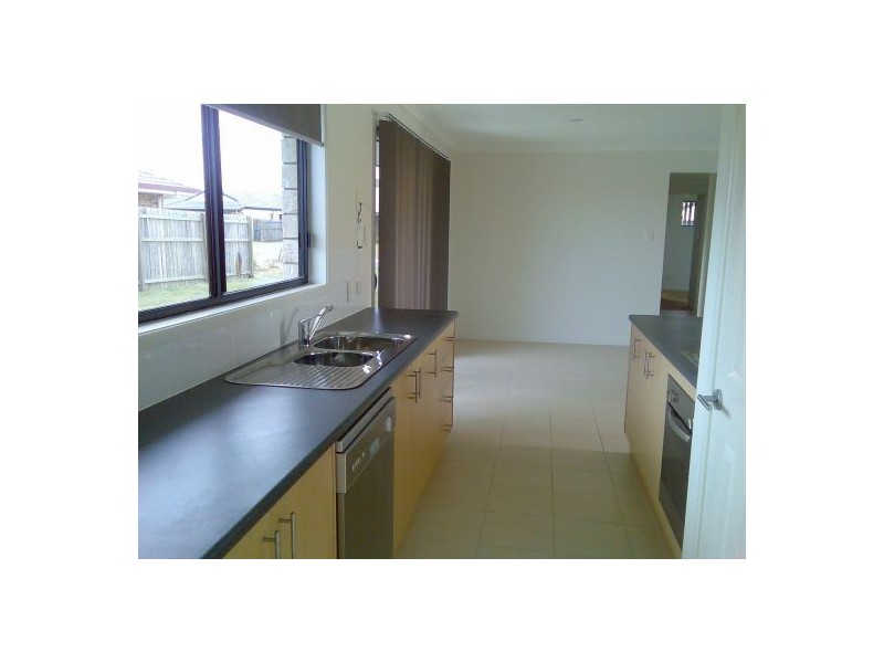 41 Gunsynd Way, Point Vernon QLD 4655