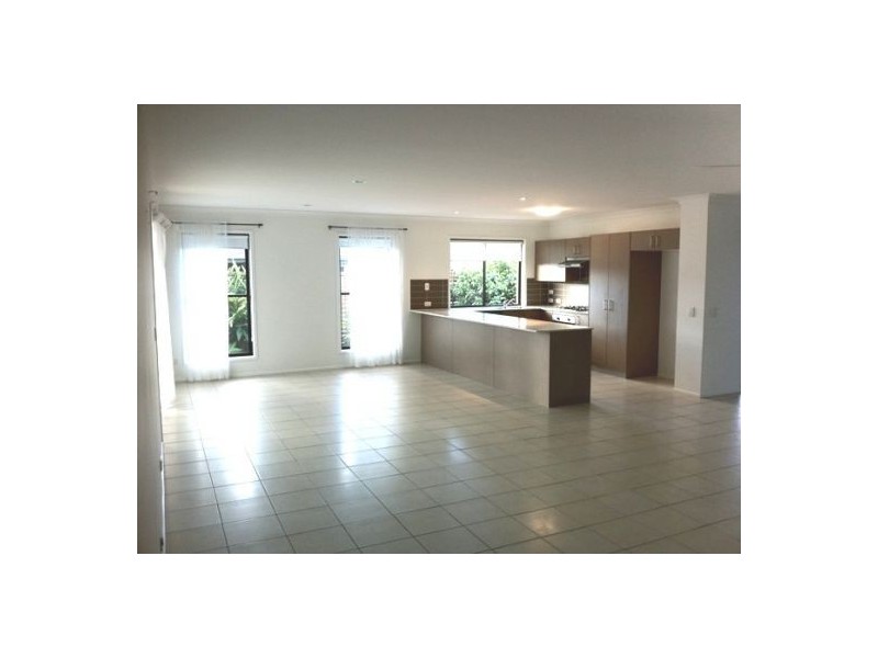 16 Santa Maria Ave, Urraween QLD 4655