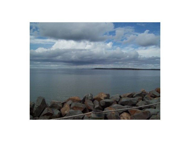 63 Great Sandy Strait, Urangan QLD 4655