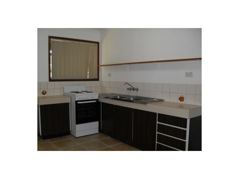 6a Saunders Street, Point Vernon QLD 4655