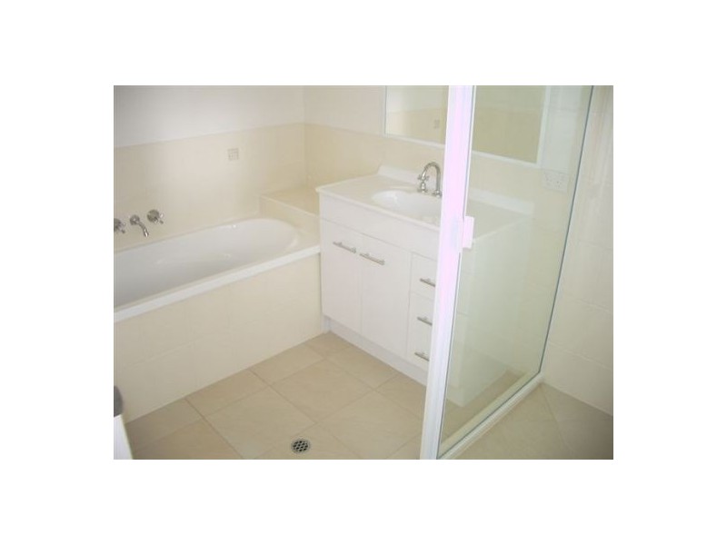 10 Protector Way, Eli Waters QLD 4655