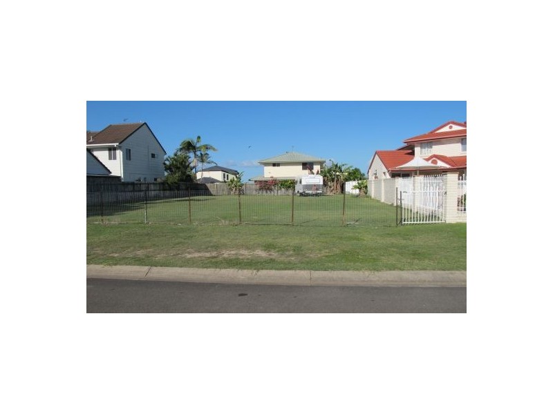 22 Skinner Cres, Urangan QLD 4655