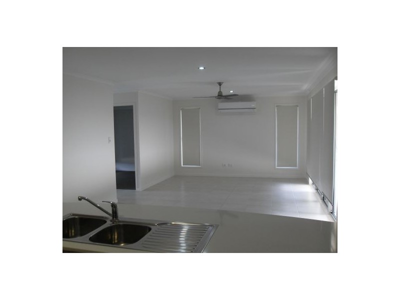 37 Bounty Circuit, Eli Waters QLD 4655