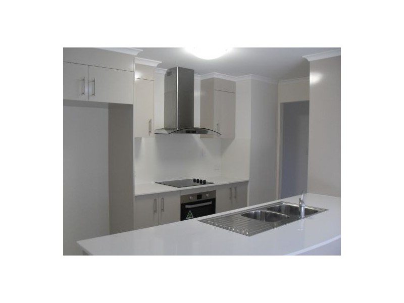 37 Bounty Circuit, Eli Waters QLD 4655