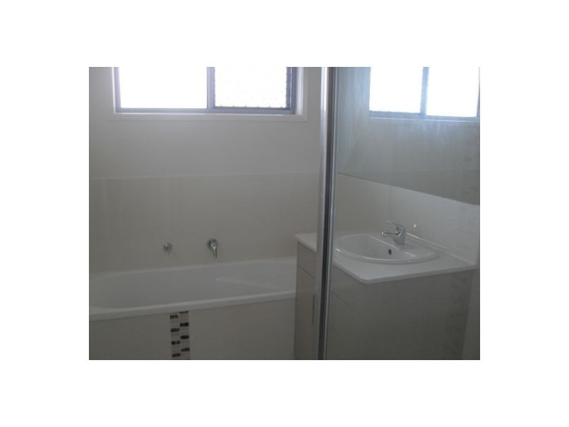 37 Bounty Circuit, Eli Waters QLD 4655