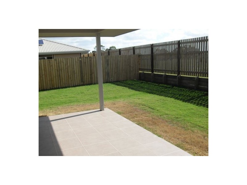 37 Bounty Circuit, Eli Waters QLD 4655