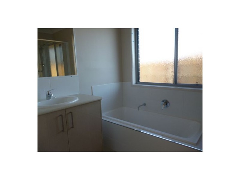 31 Bounty Circuit, Eli Waters QLD 4655