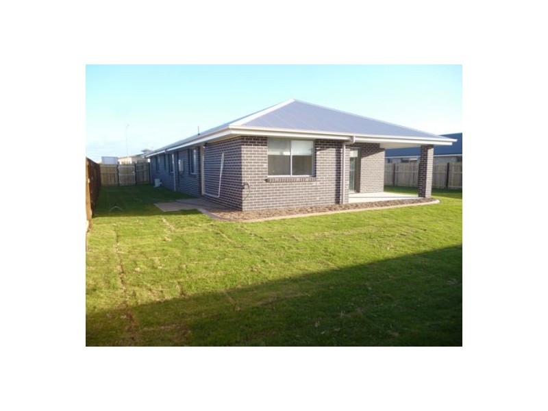 31 Bounty Circuit, Eli Waters QLD 4655