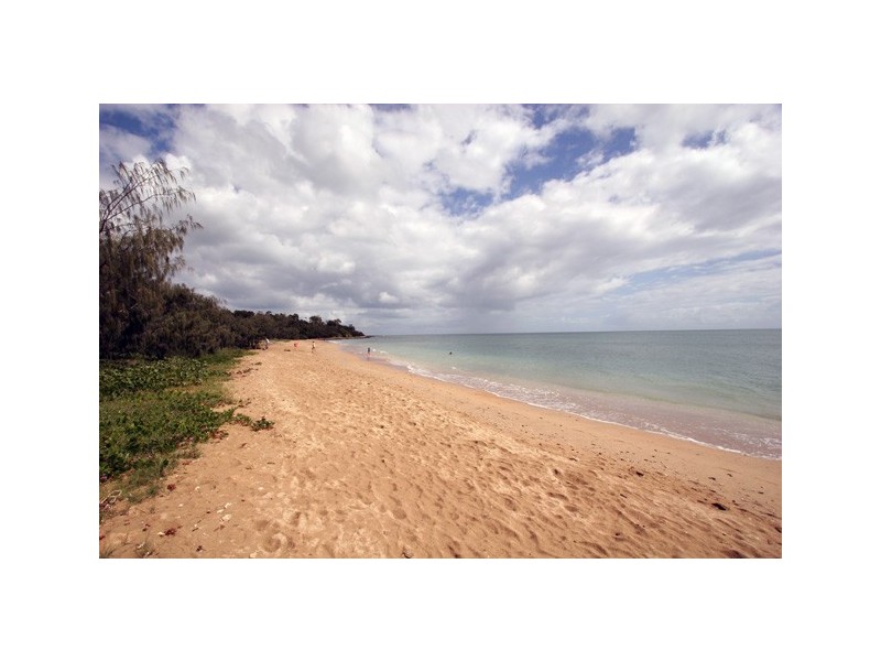 83 Esplanade, Point Vernon QLD 4655