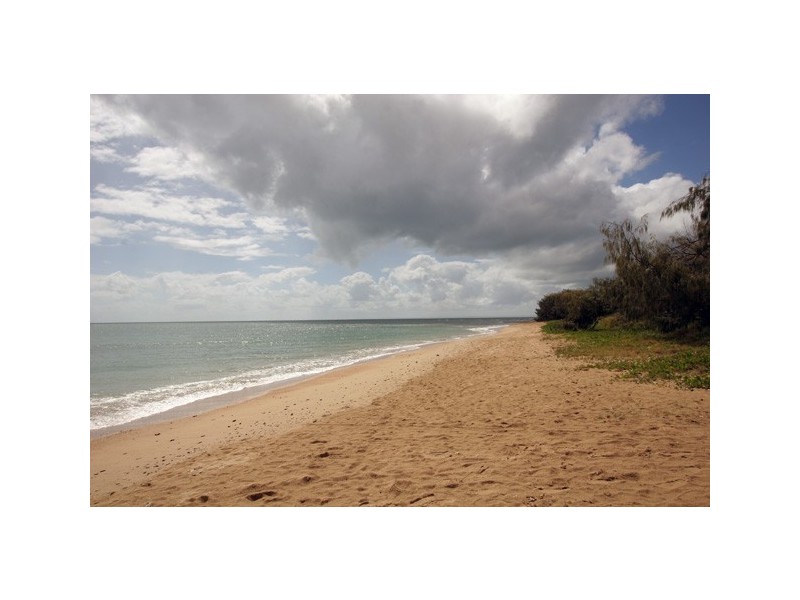 83 Esplanade, Point Vernon QLD 4655