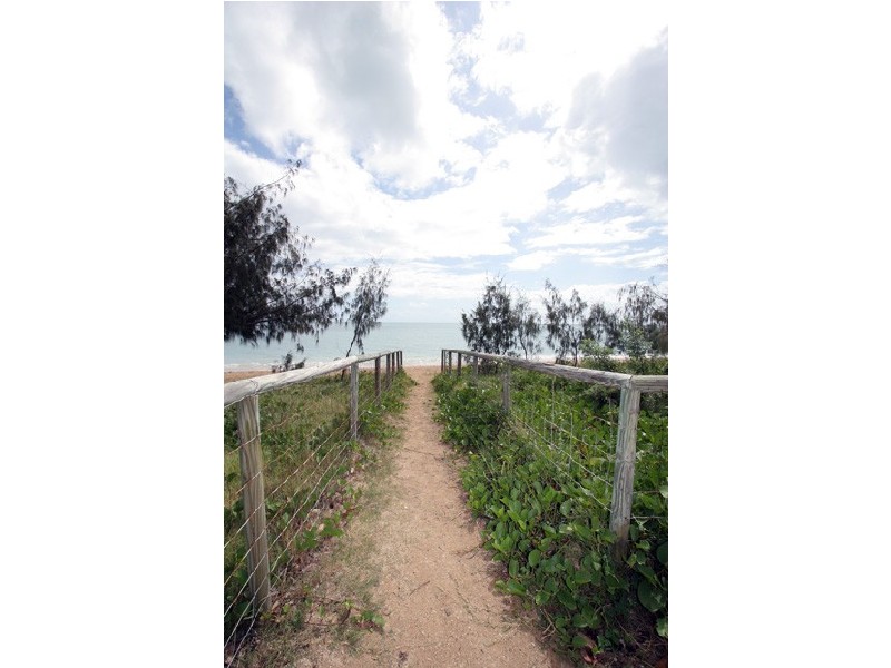 83 Esplanade, Point Vernon QLD 4655