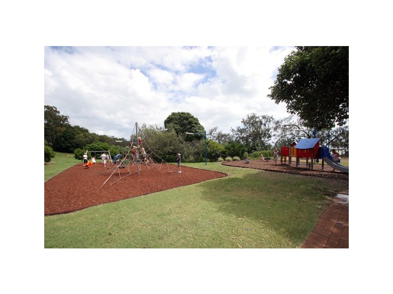 83 Esplanade, Point Vernon QLD 4655