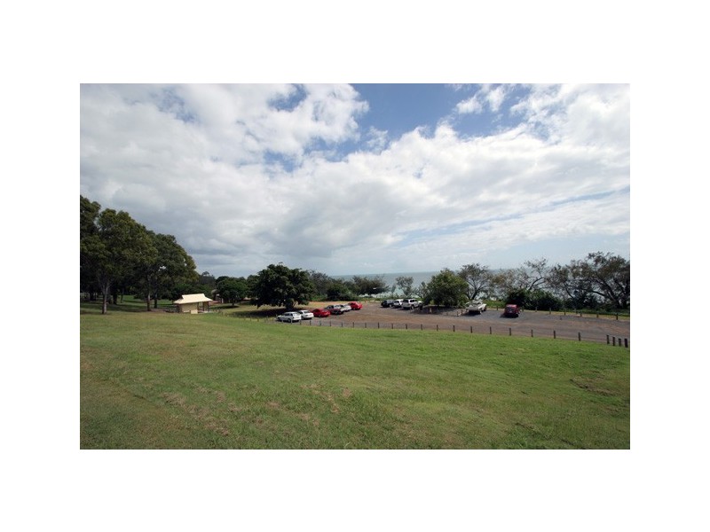 83 Esplanade, Point Vernon QLD 4655