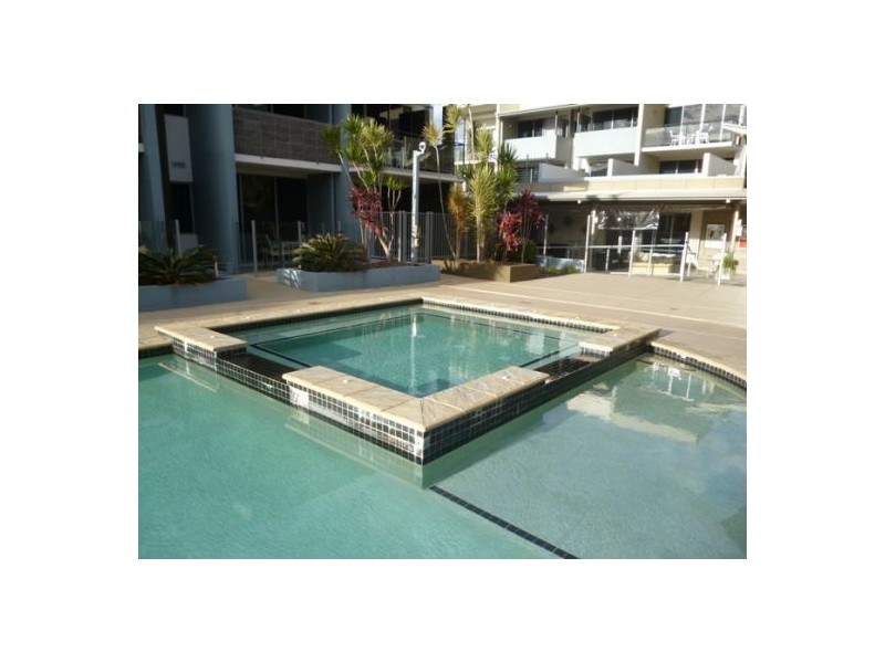 627 Esplanade, Urangan QLD 4655