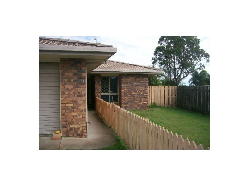 1/5 Ian Avenue, Kawungan QLD 4655