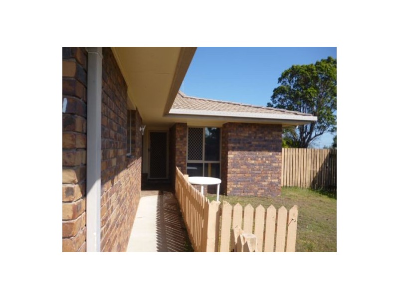 1/5 Ian Avenue, Kawungan QLD 4655