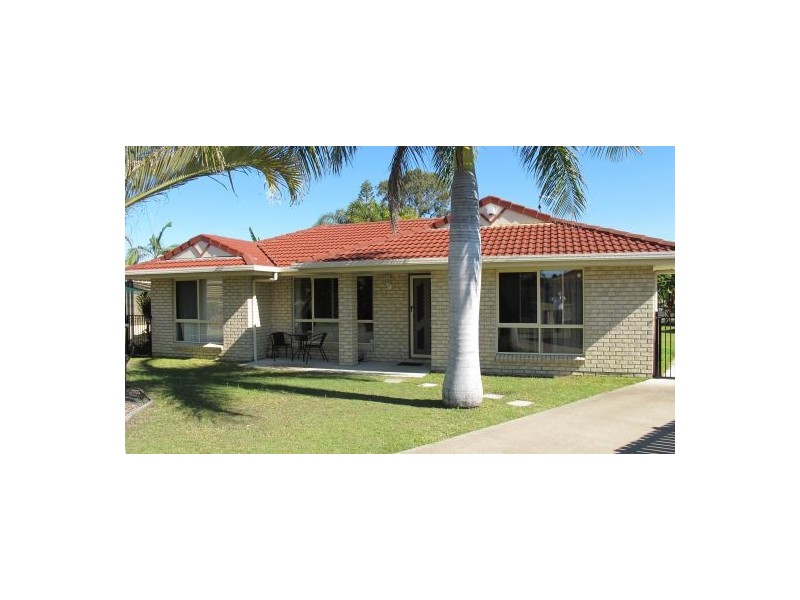 4 Fiona Crt, Urangan QLD 4655