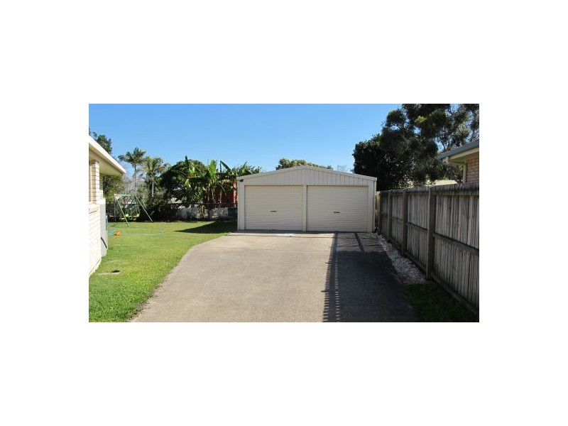 4 Fiona Crt, Urangan QLD 4655