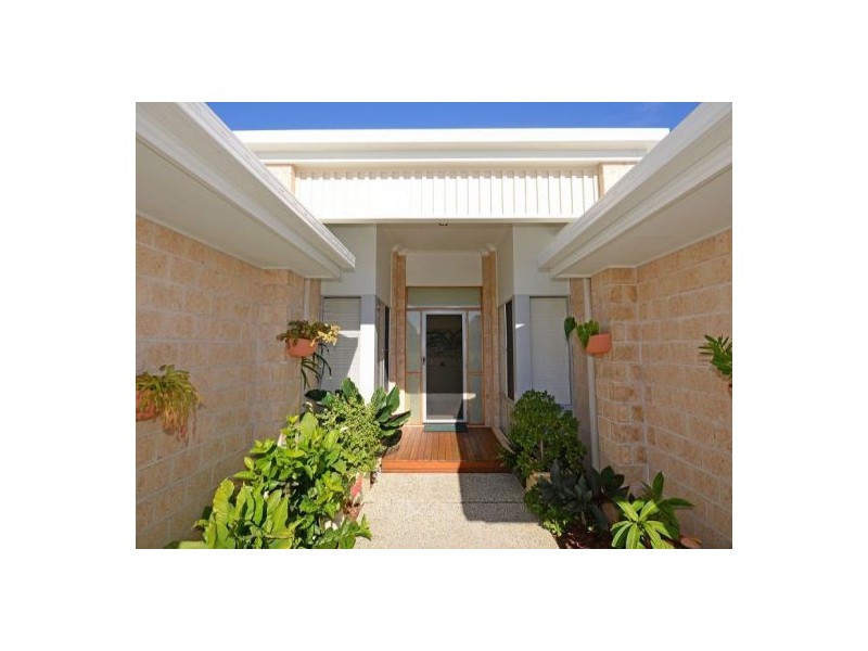 13 FULMAR COURT, Burrum Heads QLD 4659